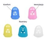 Pięć nakładek na kciuki do kalimby ułożonych na białym tle