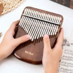 Akustyczny Gitara z Wyrafinowanym Dźwiękiem i Lakierowaną Konstrukcją