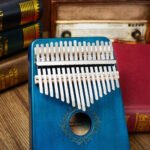 Instrument Muzyczny z Drewna Mahoniowego i Precyzyjnych Ostrzy