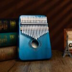 Instrument Muzyczny z Drewna Mahoniowego i Precyzyjnych Ostrzy