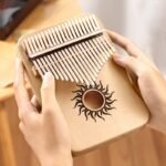 Kalimba 21 tonów w kolorze naturalnym z motywem słońca