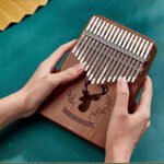 Kalimba z Drewna Mahoniowego z Jeleniową Głową
