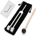 kamerton 128 hz srebrny z paleczka i etui zestaw Srebrny kamerton 128 Hz z pałeczką, etui i kluczem