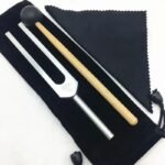 Kamerton 528 Hz z pałeczką na aksamitnym etui