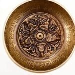 Misa Tybetańska 12 cm - Grawerowany Lotos w Dnie, Mantry Om