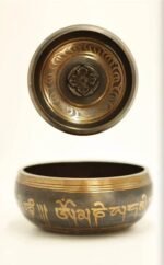 Nepalska misa śpiewająca 12 cm z mantrą Om Mani Padme Hum