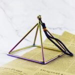Opalizująca piramida kryształowa 15 cm